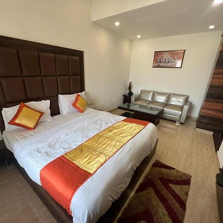 Hotel Royal Palace Hapur Extérieur photo