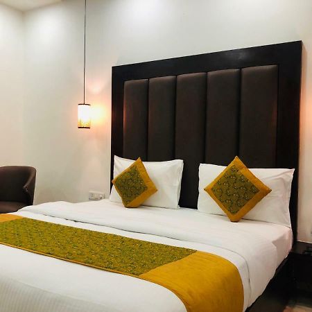 Hotel Royal Palace Hapur Extérieur photo