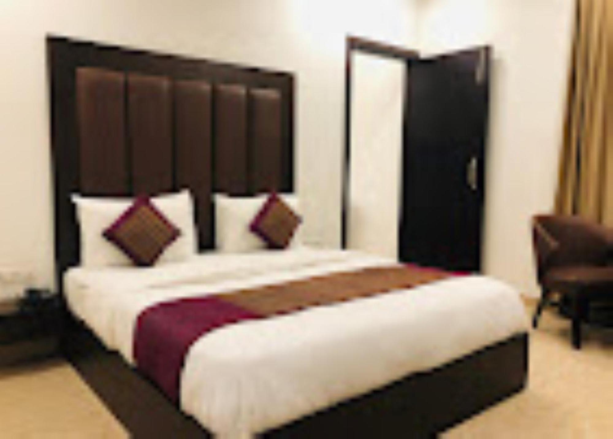 Hotel Royal Palace Hapur Extérieur photo