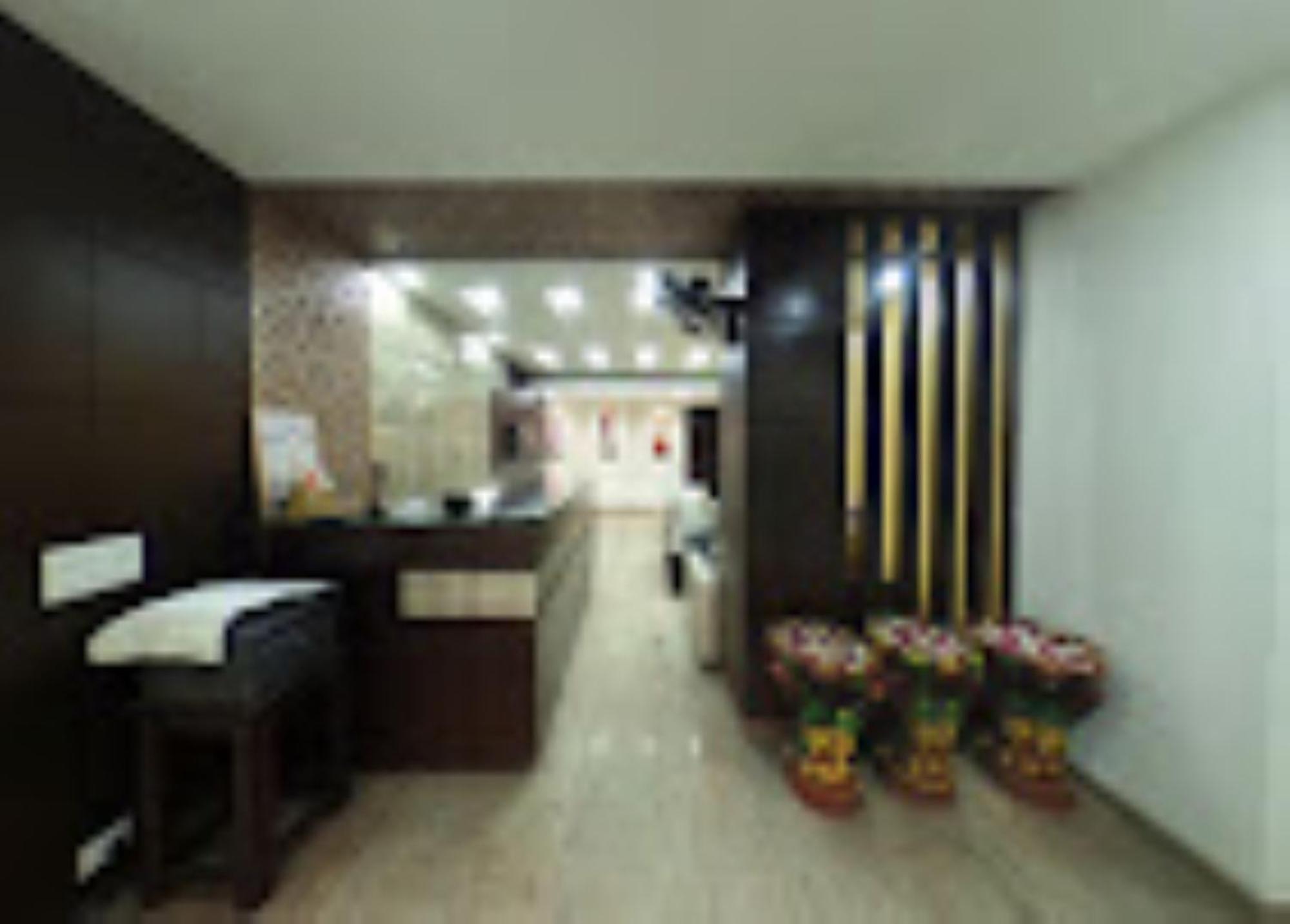 Hotel Royal Palace Hapur Extérieur photo