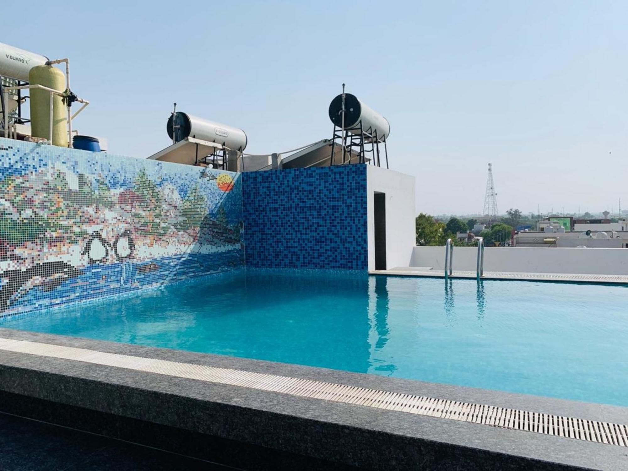 Hotel Royal Palace Hapur Extérieur photo