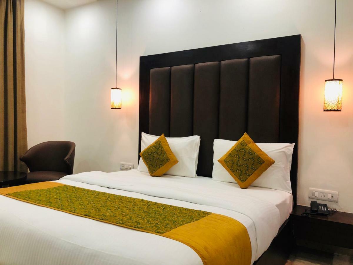 Hotel Royal Palace Hapur Extérieur photo