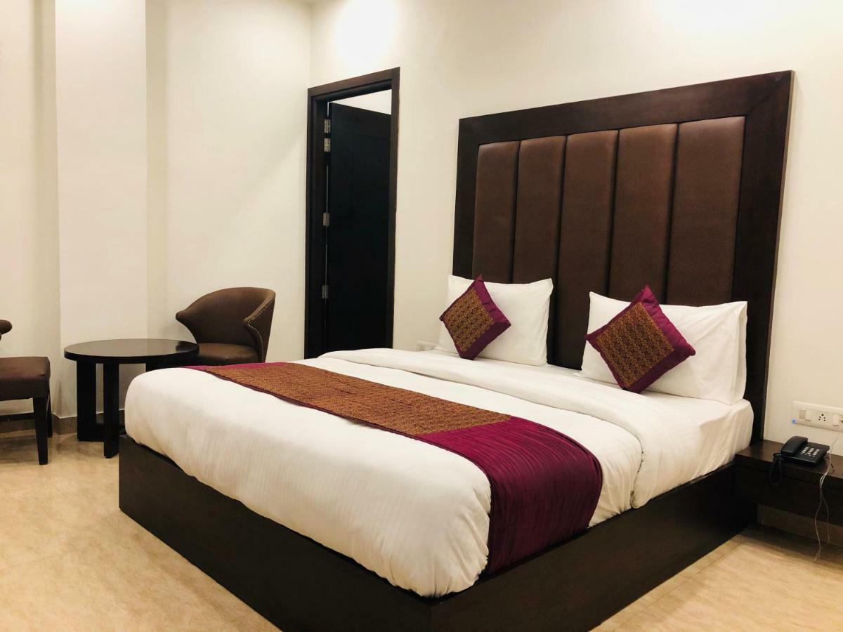 Hotel Royal Palace Hapur Extérieur photo